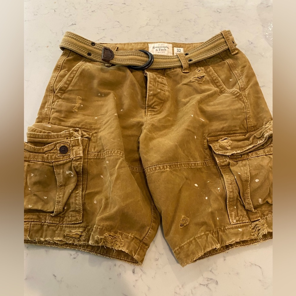 Men’s Abercrombie and Fitch Distressed Cargo Shorts with belt | Tan | Size 32